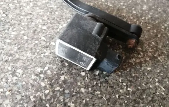 Mercedes-Benz S W221 Air suspension front height level sensor A0105427717