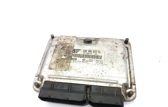 Volkswagen PASSAT B5.5 Engine control unit/module 038906019EA 0281010629