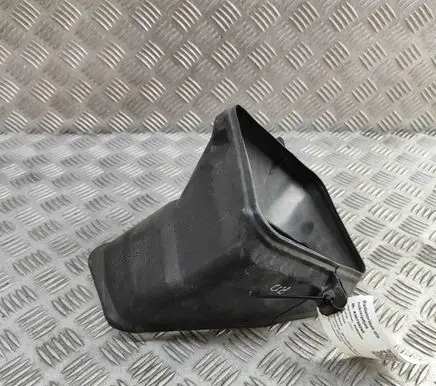 Mitsubishi 3000 GT Intercooler air guide/duct channel MB935449