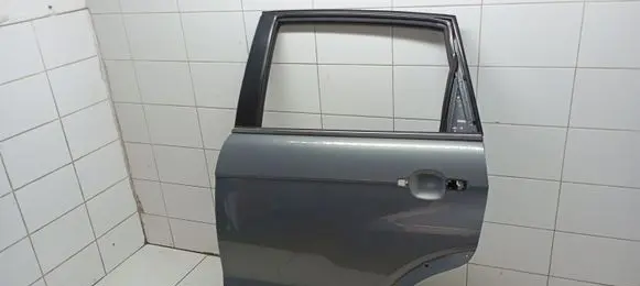Chevrolet Captiva Rear door 