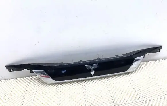 Mitsubishi Outlander Trunk door license plate light bar 5817A265