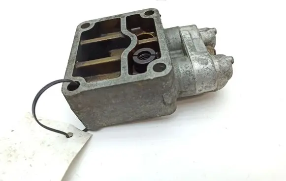 Jaguar XJ X308 Oil filter mounting bracket EAC3669PA