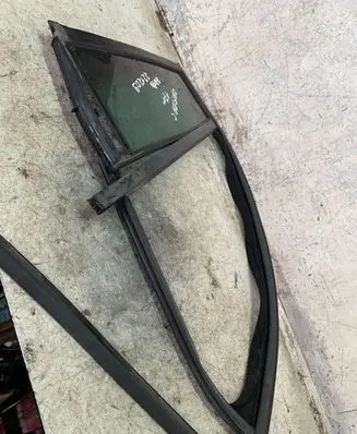 Opel Zafira C Rear vent window glass 