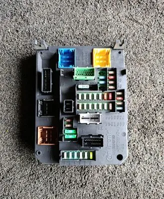 Citroen C4 II Picasso Fuse module A2C32427600