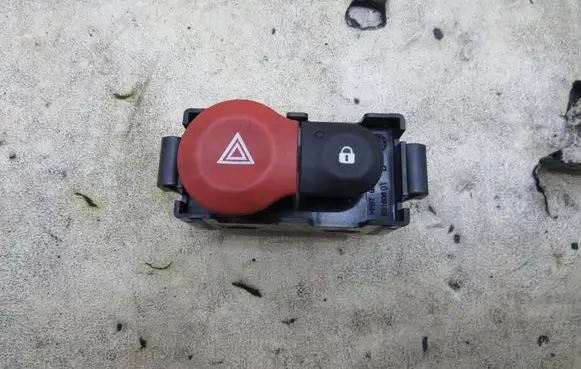 Renault Twingo III Hazard light switch KRIS235789