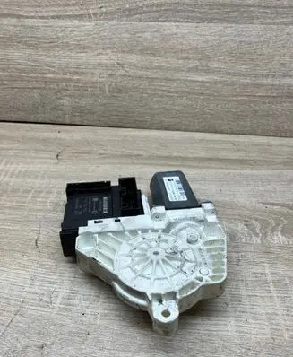 Volkswagen PASSAT B6 Front door window regulator motor 1K0959792L F005S00296