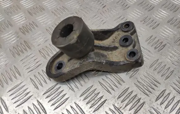 KIA Sportage Engine mounting bracket 218252Y600