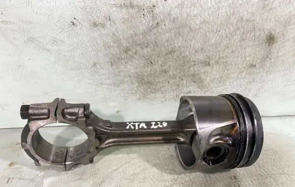 Nissan X-Trail T30 Piston with connecting rod