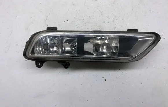 Volkswagen PASSAT B7 Front fog light 176623