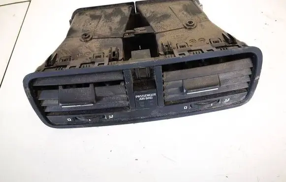 Skoda Yeti (5L) Dash center air vent grill 5l0820951