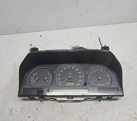 Volvo S70 V70 V70 XC Speedometer (instrument cluster) 9472523