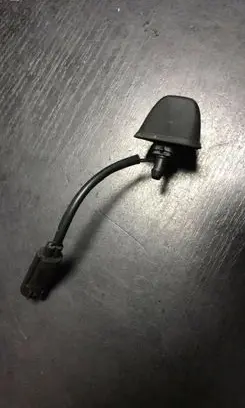 Windshield washer spray nozzle