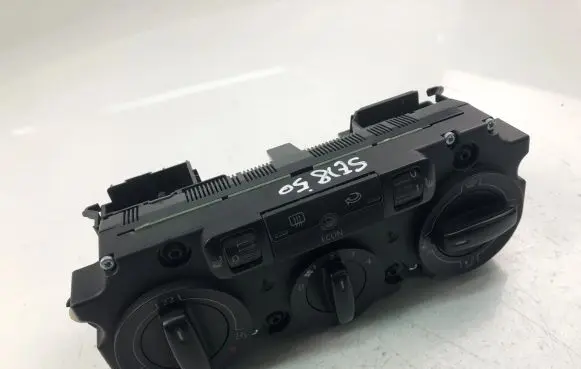 Volkswagen Golf V Interior fan control switch 53701CF