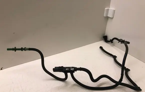 Fuel injector supply line/pipe