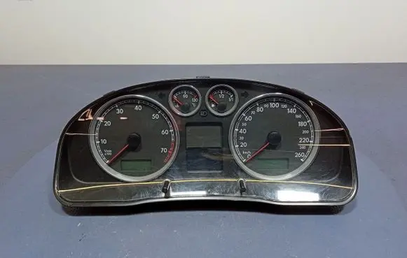 Volkswagen PASSAT B5.5 Speedometer (instrument cluster) 3B0920829