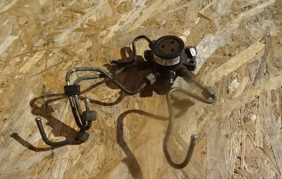 Fuel main line pipe