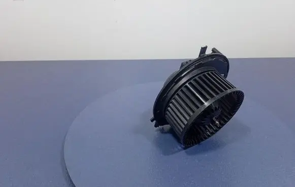 Volkswagen Passat Alltrack Heater fan/blower 5WB819021