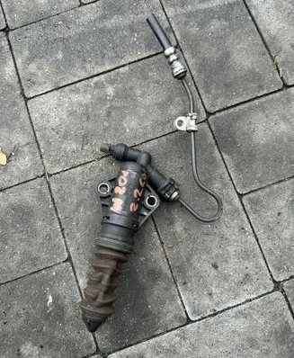 Clutch slave cylinder