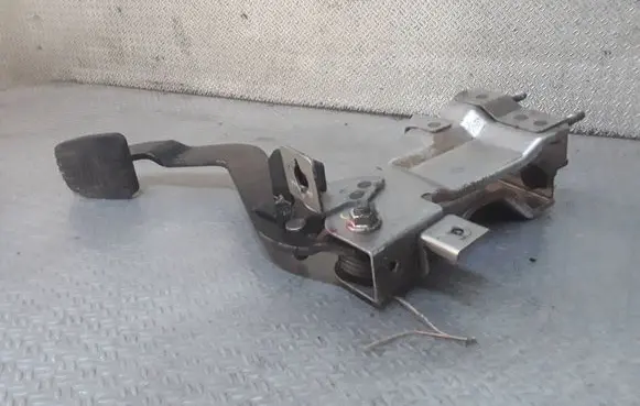 Chevrolet Captiva Clutch pedal CL129758