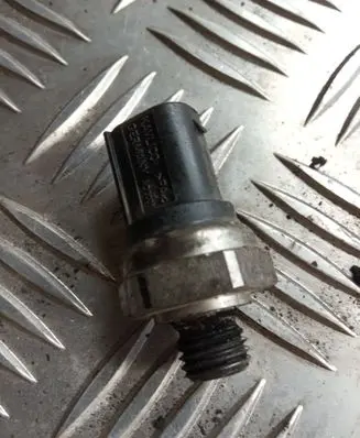 Mercedes-Benz Sprinter W906 Fuel pressure sensor A0061536028