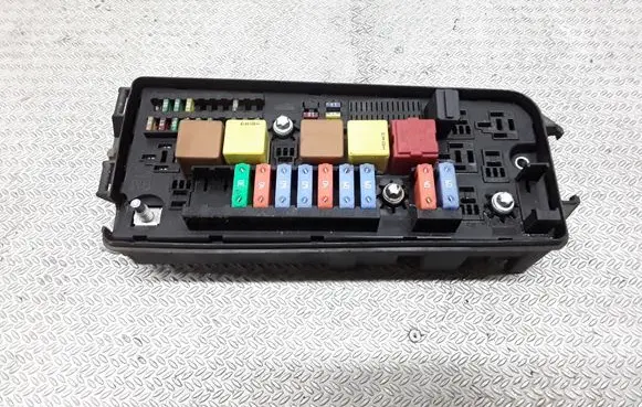 Opel Signum Fuse module 13144710