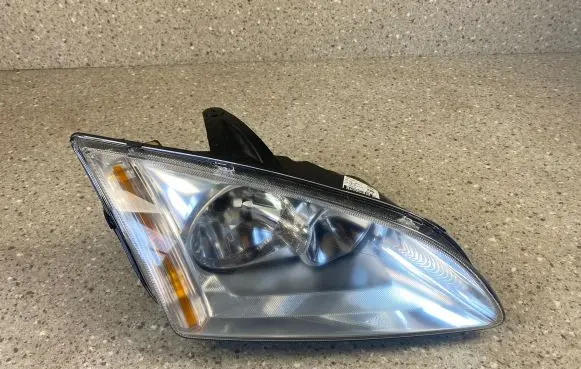 Ford Focus Headlight/headlamp 4M5113099AD