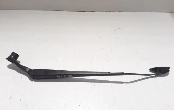 Chrysler 300M Front wiper blade arm