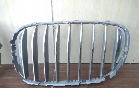 BMW 7 G11 G12 Front bumper upper radiator grill 18715610