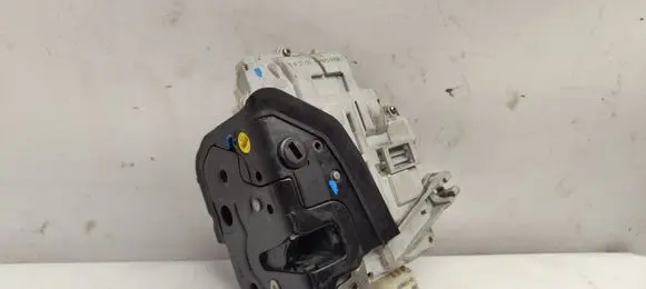Audi A4 S4 B7 8E 8H Rear door lock 8E0839015AA