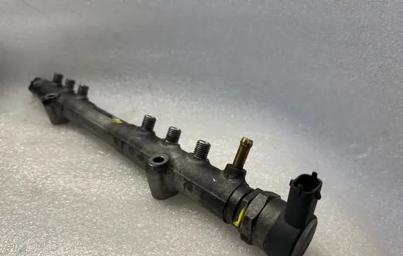 Volvo XC90 Fuel pressure regulator 0445215023 30777576 31259011