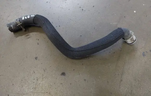 Coolant pipe/hose