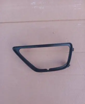 Ford Focus Front fog light trim/grill 2M5119953BEW 2M5119953
