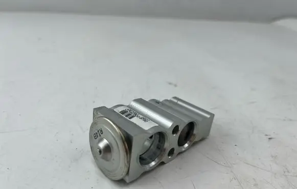 Toyota Yaris XP210 Air conditioning (A/C) expansion valve CZ4475006760