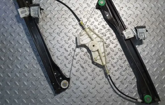 Mercedes-Benz GLK (X204) Front window lifting mechanism without motor 977399101