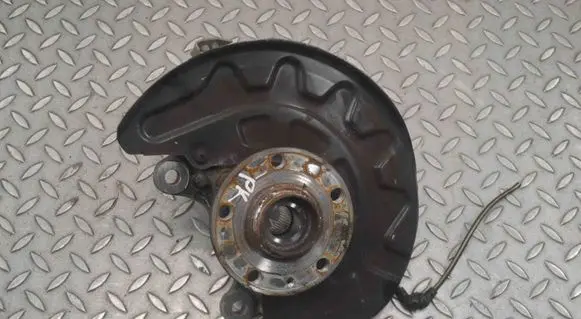 Volkswagen Golf VIII Front wheel hub