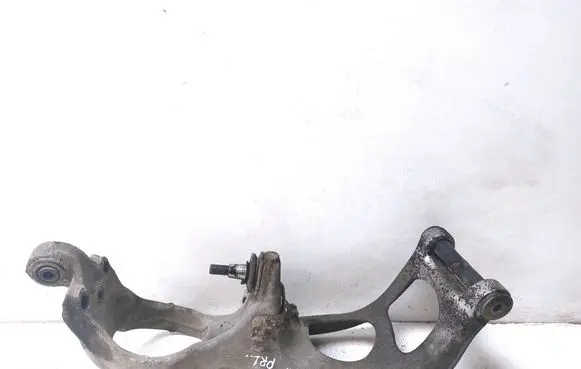 Front wheel hub spindle knuckle