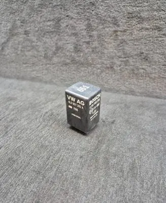 Audi A4 S4 B8 8K Glow plug pre-heat relay 4L0907282A 0281003106 4L0907282B