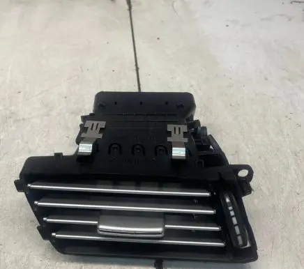 Mercedes-Benz E W212 Dashboard side air vent grill/cover trim A2128300154 06821001