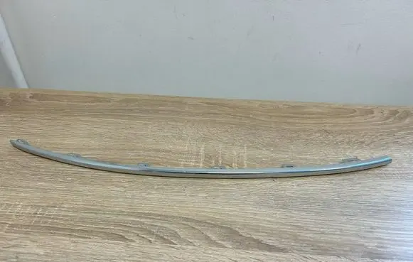 Front bumper splitter molding