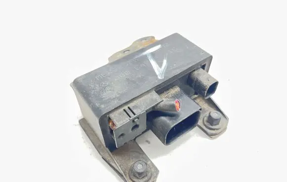 Mercedes-Benz C W203 Glow plug pre-heat relay 0005453516