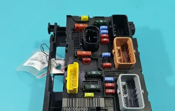 Peugeot 207 Central body control module 9661086980 IMPRK1598360