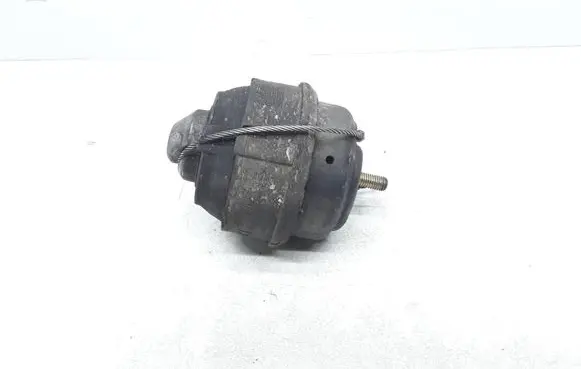 Volvo S60 Engine mount bracket 8624754