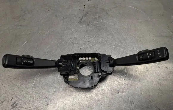 Volvo S40 Wiper turn signal indicator stalk/switch P30710338 T0131526
