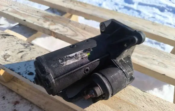 Renault Trafic II (X83) Starter motor 8200628419 D7R44 2H60155MMB