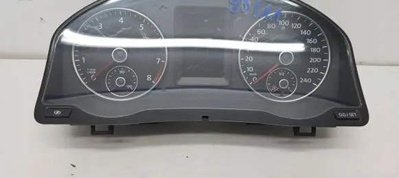 Volkswagen Golf Plus Speedometer (instrument cluster) 5M0920870D