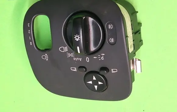 Mercedes-Benz C W203 Light switch A2035450604 440657472 04058515