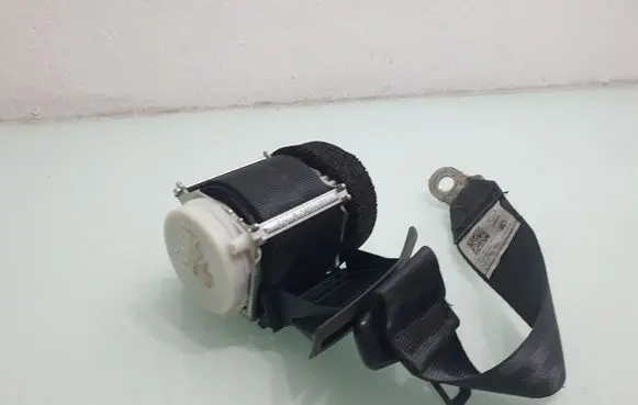 Volkswagen Scirocco Rear seatbelt 1K8857805