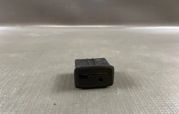 Renault Captur USB socket connector 280237719R 53434611