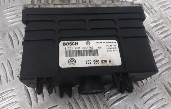 Volkswagen Golf III Engine control unit/module 032906026A 0261200764 0261200765