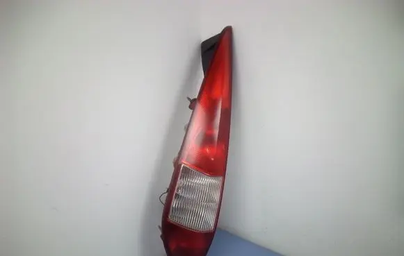 Ford Mondeo Mk III Rear/tail lights 1S7113405C 2021001015